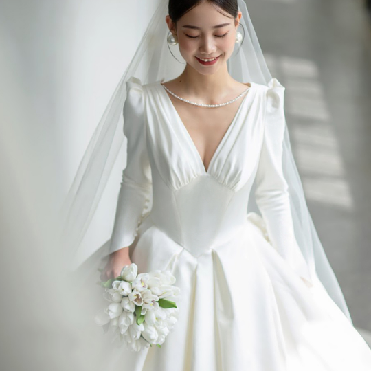 憧れのドレス ウエディングドレス 高級イタリアサテン 背中見せ  