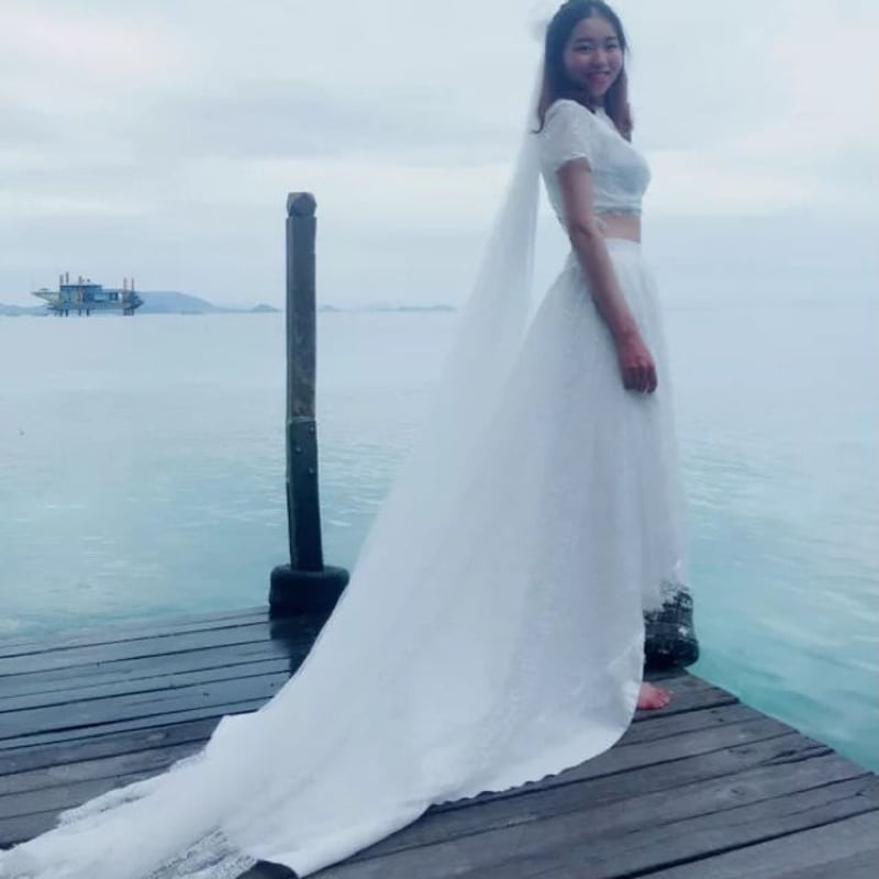 人気なフィッシュテール 2ピースウェディングドレス 長いベール付 セパ 