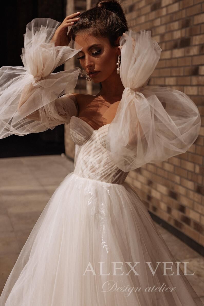 高品質！ウエディングドレス オフショル 姫袖 柔らかく重ねたチュール  