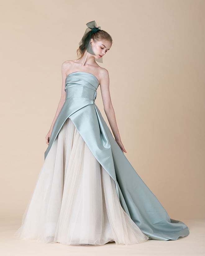 ソフトチュールのウェディングドレス ウェディングドレス デザイン感 爽やかで優しいブルー ソフト
