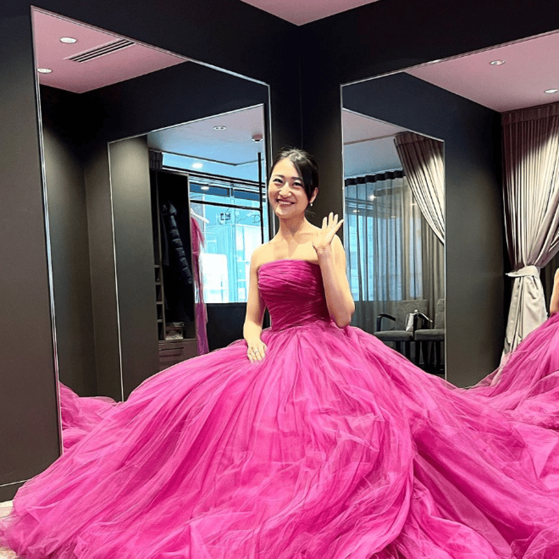 ウェディングドレス カラードレス ビビッドピンク 結婚式 抜群の