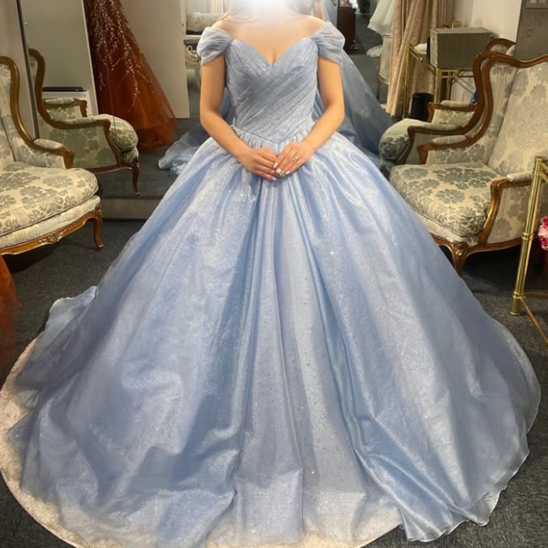 カラードレス 爽やかで優しいブルー オフショルダー プリンセスライン