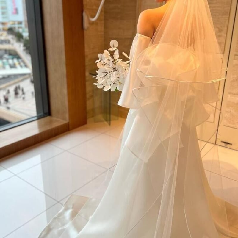 ウエディングドレス ラッフルフリル 光沢感 スリット ロング