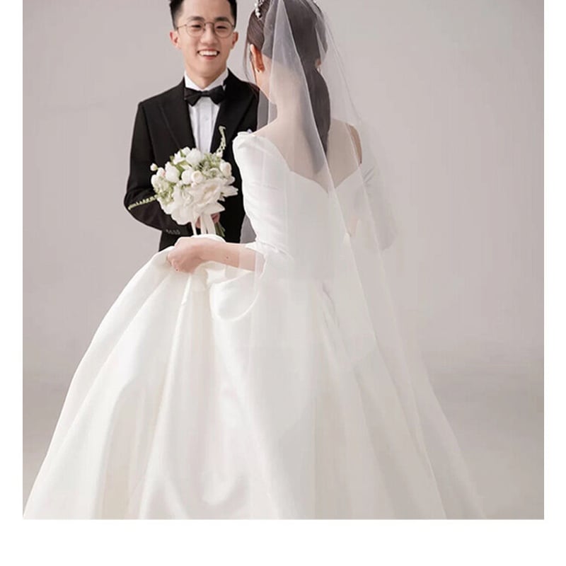 豪華！スクエアネック ウエディングドレス オフホワイト 光沢サテン  