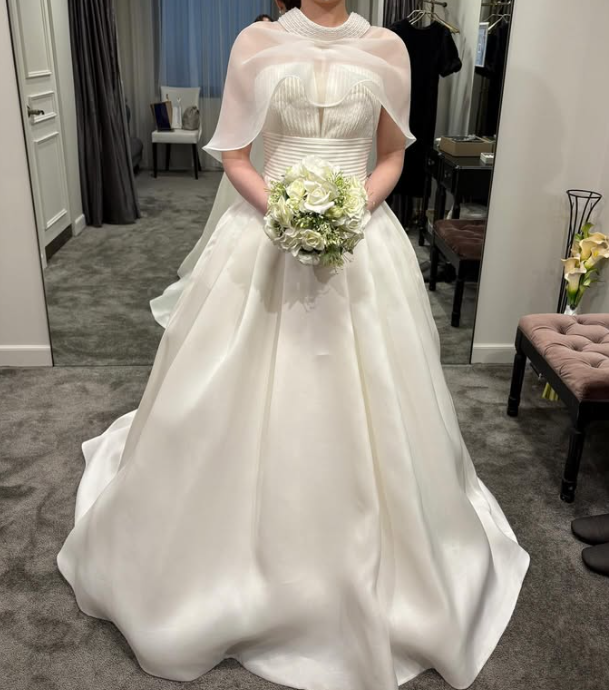 上質サテン 結婚式 オーガンジー 素敵なウエディングドレス サイズ編上げ調節可能 オーガンジーサテン オフショルダードレス（W264）