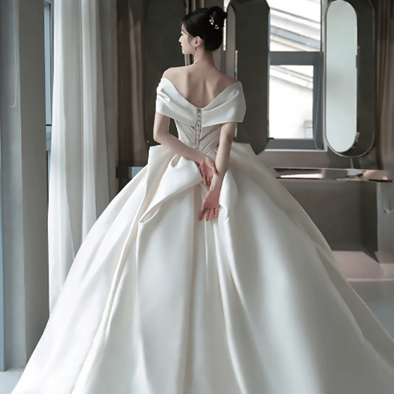 華やか ウエディングドレス 高級イタリアサテン オフショルダー リボン 
