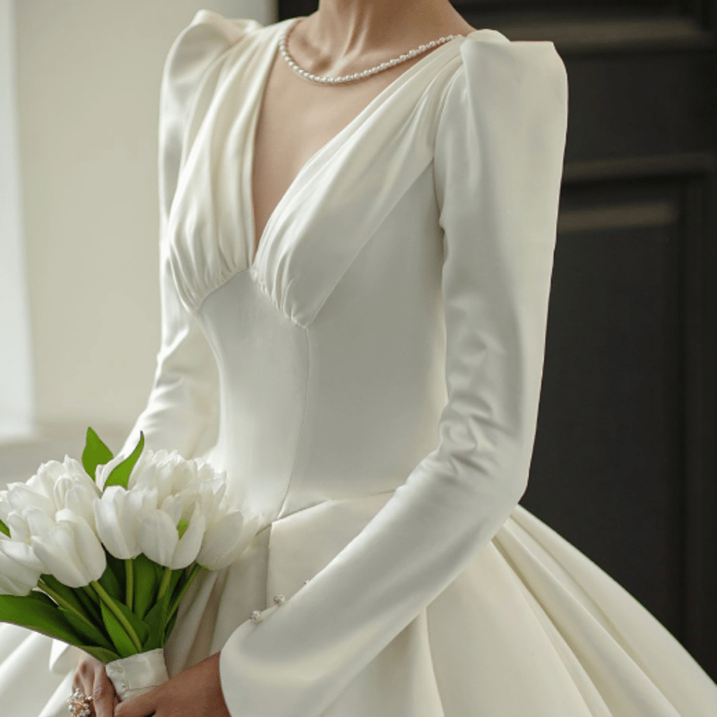 憧れのドレス ウエディングドレス 高級イタリアサテン 背中見せ  