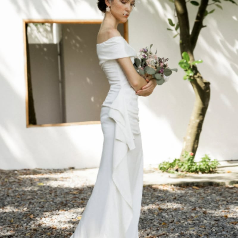 美品！ウエディングドレス オフショルダー 優雅なシルエット フロント  