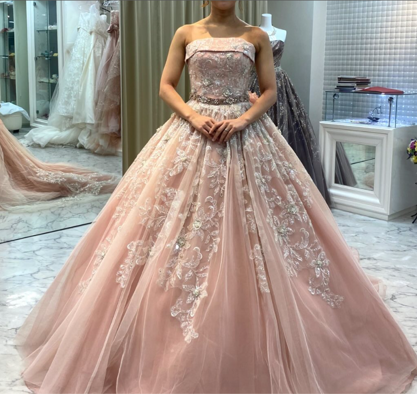 キラキラのドレス カラードレス くすみピンク ベアトップ キラキラ光る刺繍 華やか