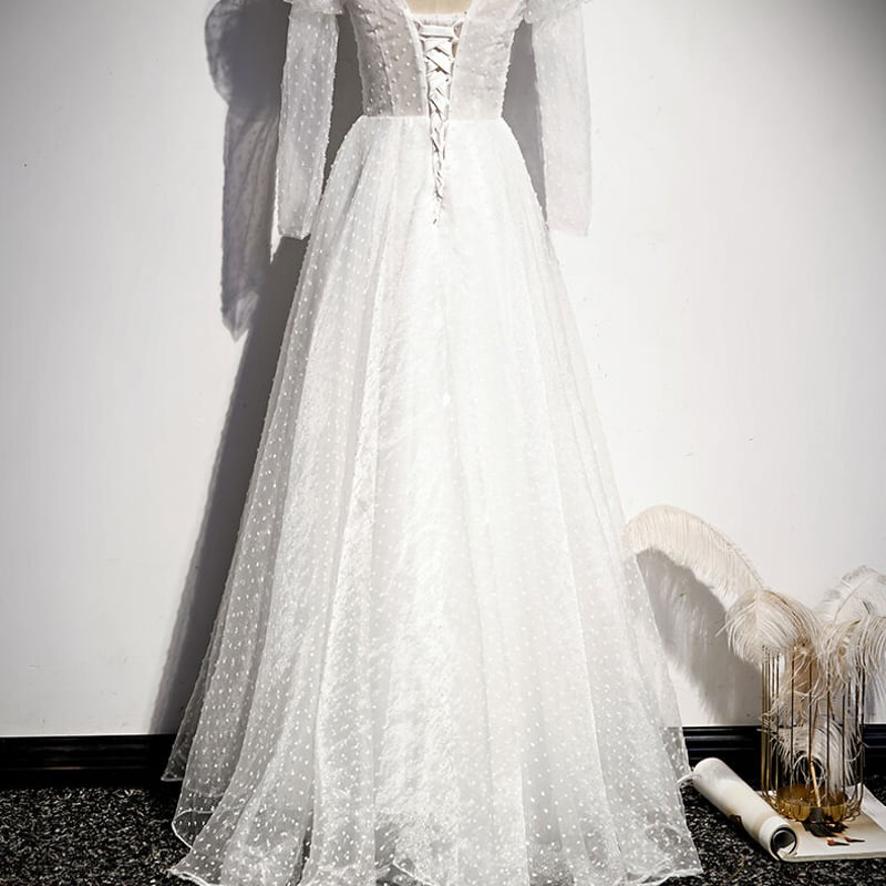 ウエディングドレス フランス風 オフホワイト パフスリーブ 編み上げ  