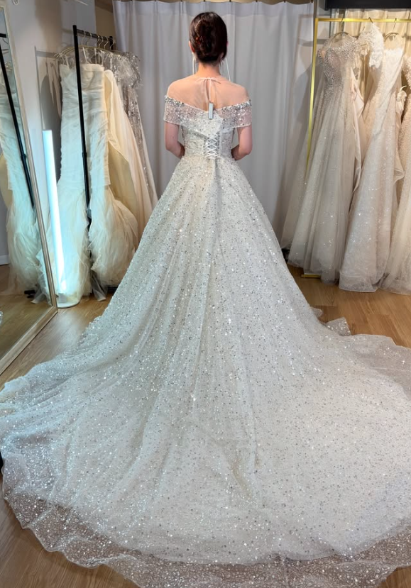 ウエディングドレス オフホワイト 韓国風ドレス オフショルダー