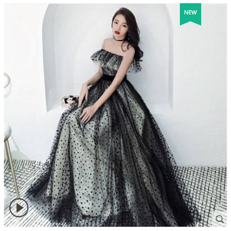 煌びやかな生地感のフリルがオシャレなオフショル ロングドレス 煌びやかな生地感のフリルがオシャレなオフショル ロングドレス