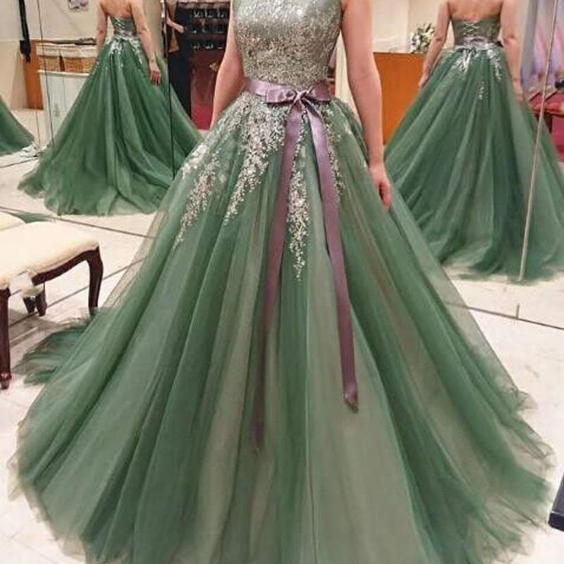 高品質！カラードレス 緑 ベアトップ 華やかなトレーン 2次会/挙式  