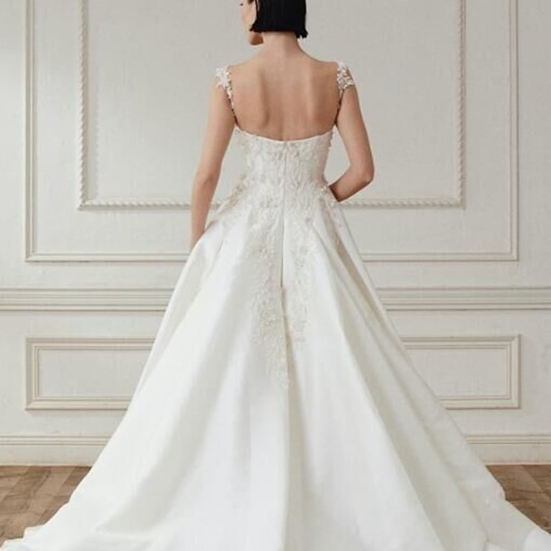 ウエディングドレス 魅惑の花レース 光沢サテン 憧れのドレス 花嫁  