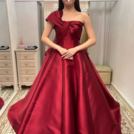 カラードレス   ボルドー色   ショルダー型  ふっくら柔らかなバックリボン  光沢サテン  華やかなトレーン   花嫁 前撮り