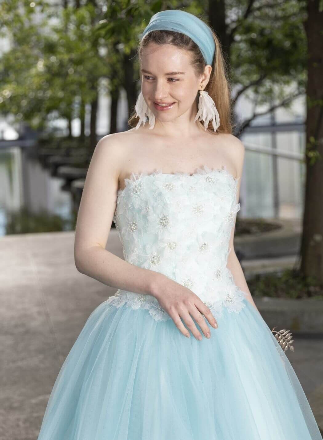 エレガント オフホワイト ドレス 繊細レース ベアトップ 掬っ 編み上げ  