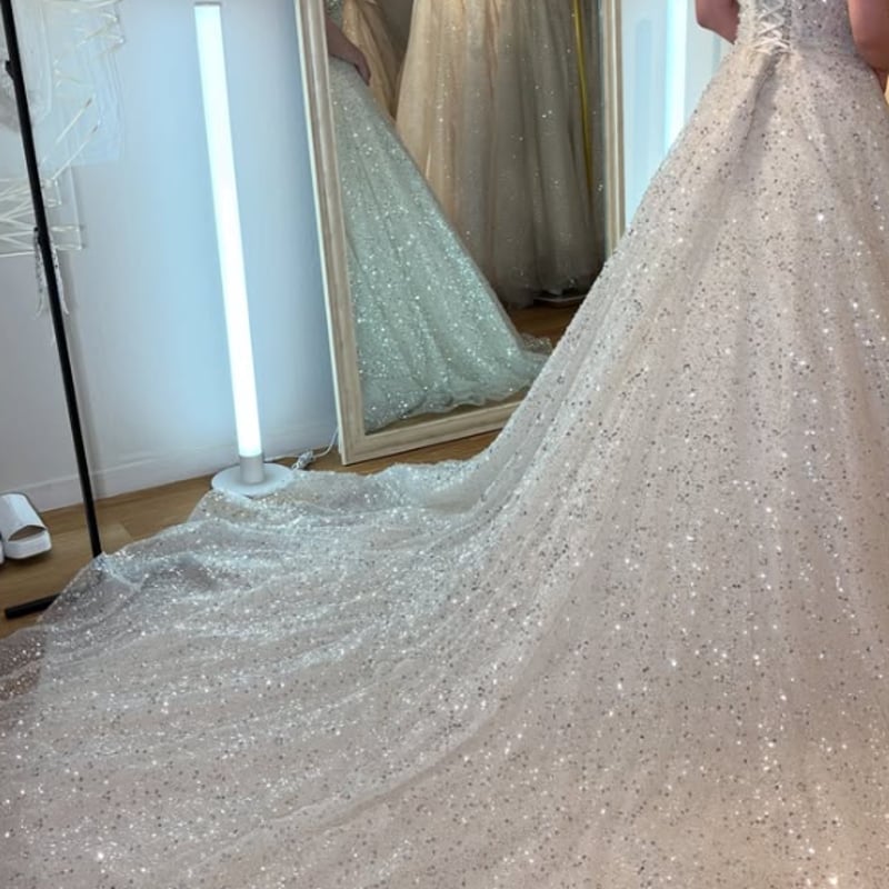 アキぽん　オフショルダー ウェディングドレス　キラキラ　ビジュー　韓国風 アキぽん様専用 オフショルダー ウェディングドレス キラキラ