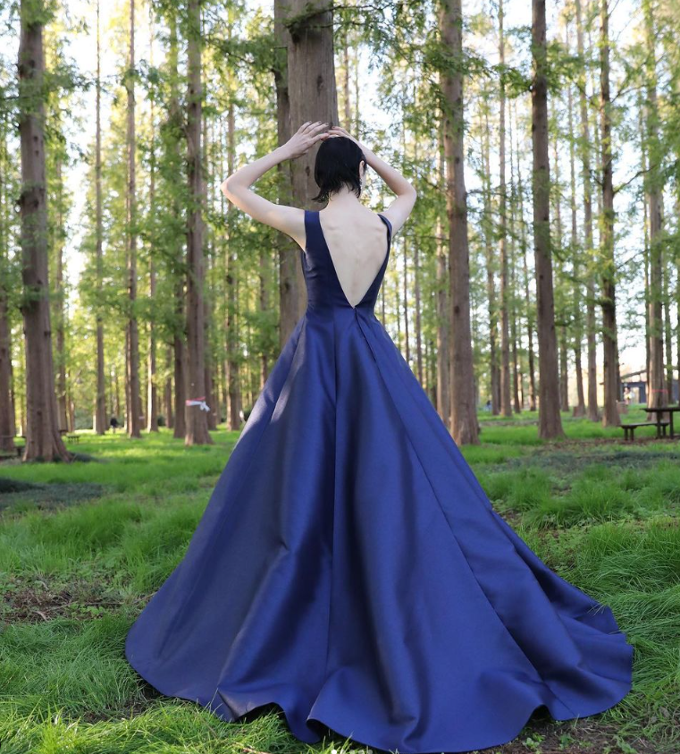 パーティードレス 青/ブルー バックレス 光沢サテン 演奏会/音楽会  