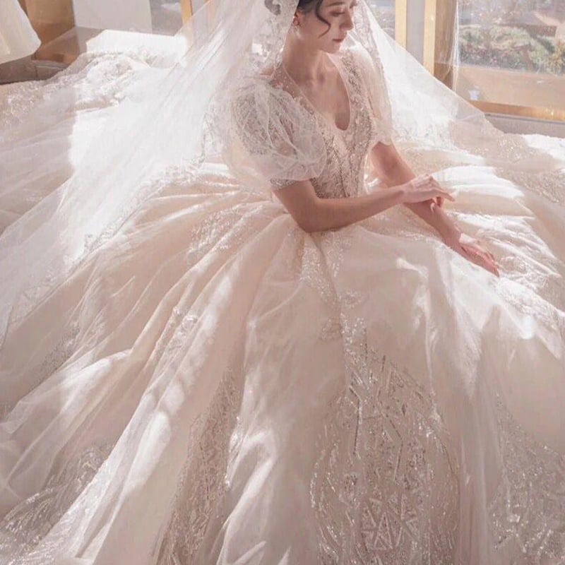 高品質！ウエディングドレス Vネックドレス レース 華やかなトレーン  