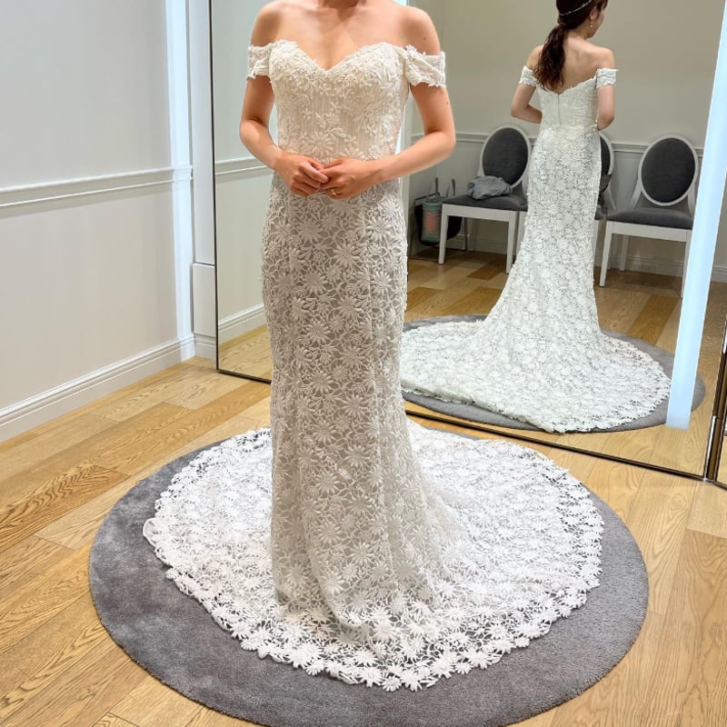 ウエディングドレス オフホワイト オフショルダー 贅沢な総レース