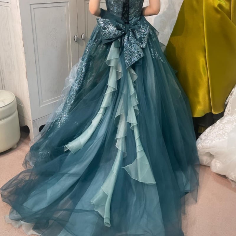 カラードレス グリーン グリッター 編み上げ フリル ロングトレーン