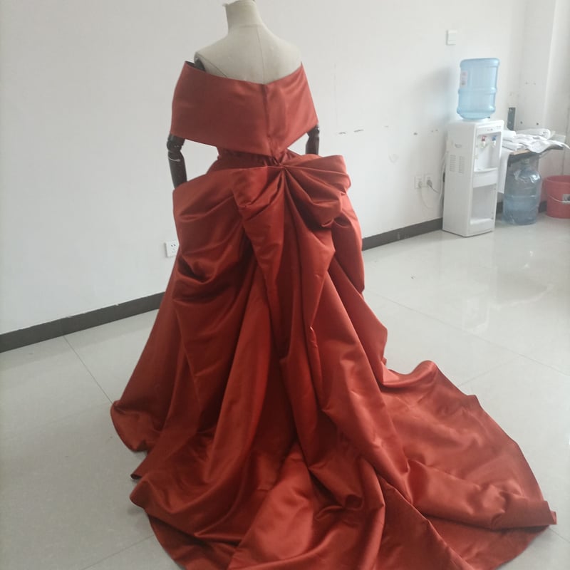 高品質！ ウエディングドレス トレンドの テラコッタ色 ベアトップ  