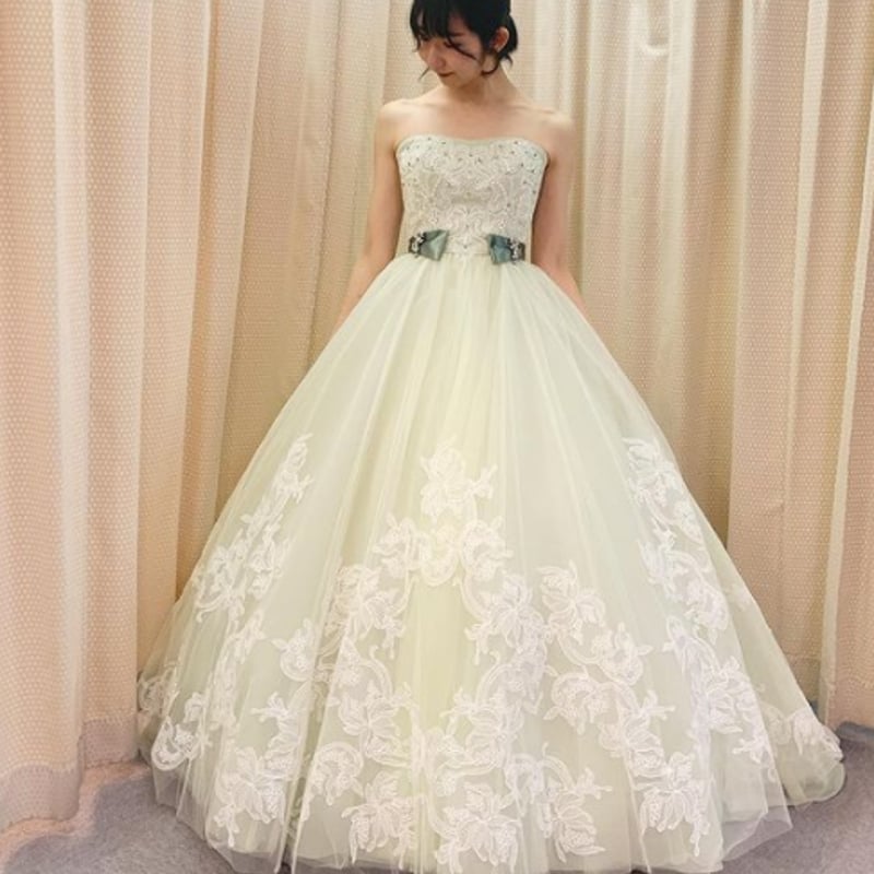 優雅なシルエット カラードレス ベアトップ サッシュベルト エアリー感  