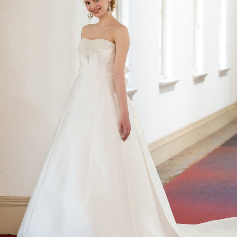 ウエディングドレス ベアトップ 魅惑の花レース ふっくら柔らかな  