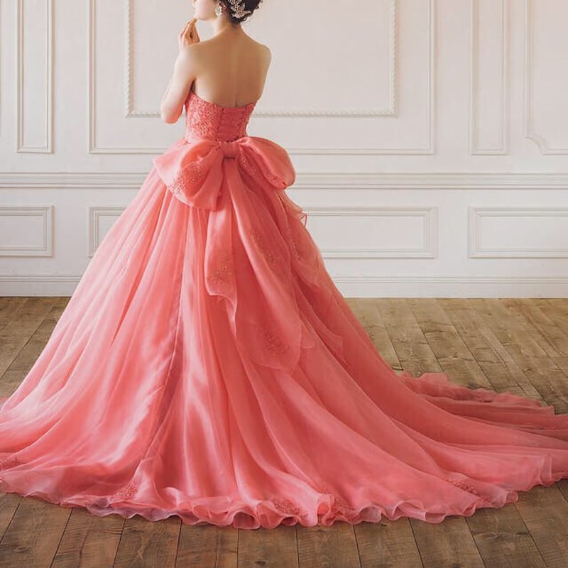 ピンク赤、リボンのウェディングドレス ドレスワンピース結婚式、発表