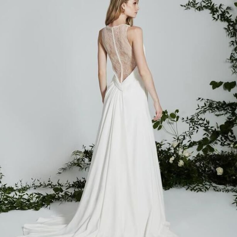 パーティードレス ホルターネック 美しいバックレース マット生地  