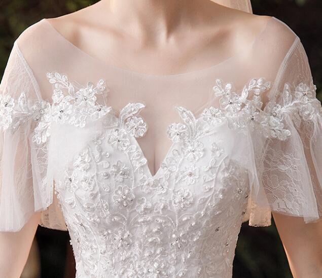 大人気上昇ウエディングドレス ホワイト 3D立体レース刺繍 華やかな