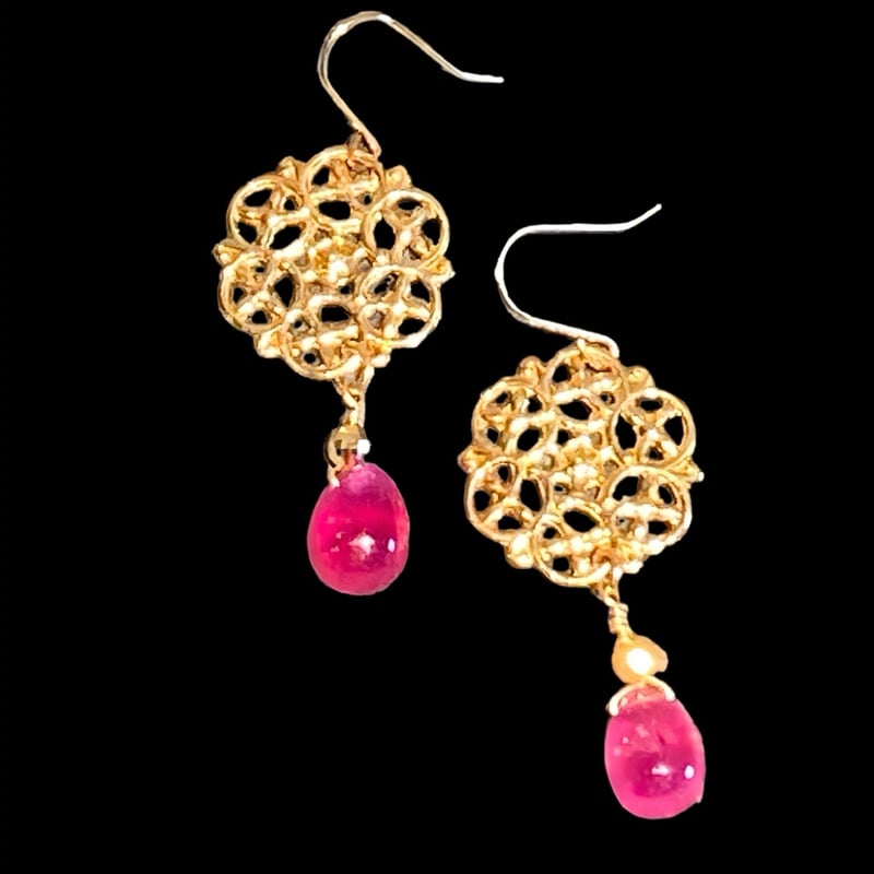 18k オリエント ルビー ピアス | IRIS Gem & Jewellery