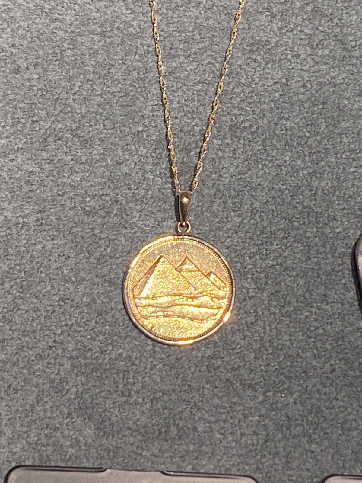 18k ピラミッドコインペンダント | IRIS Gem & Jewellery