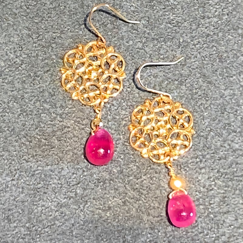 18k オリエント ルビー ピアス | IRIS Gem & Jewellery