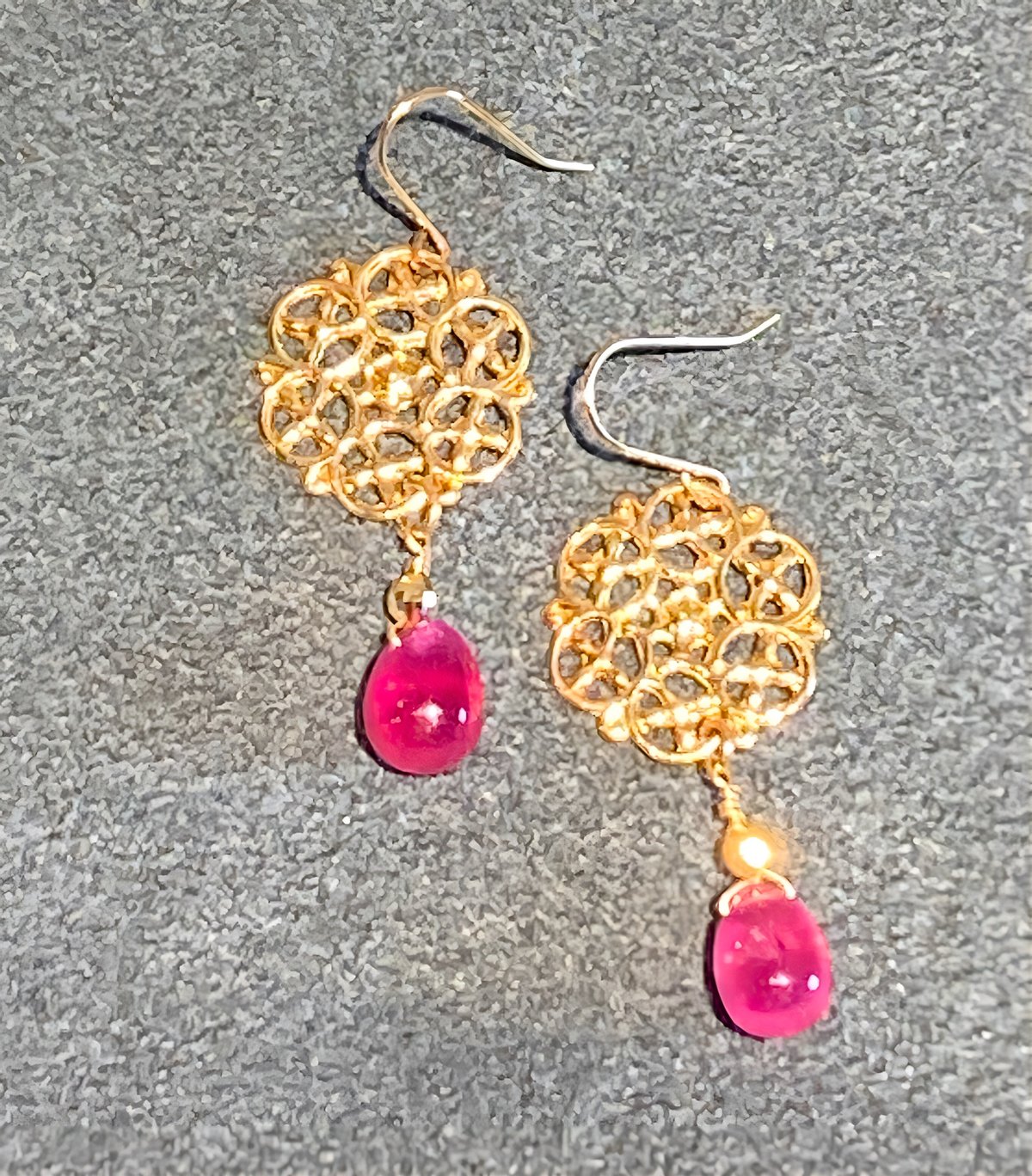 18k オリエント ルビー ピアス | IRIS Gem & Jewellery