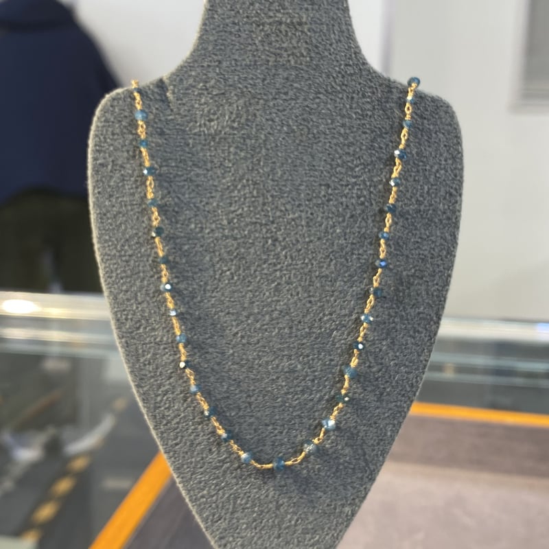 18k ブルーダイヤモンド ネックレス | IRIS Gem & Jewellery