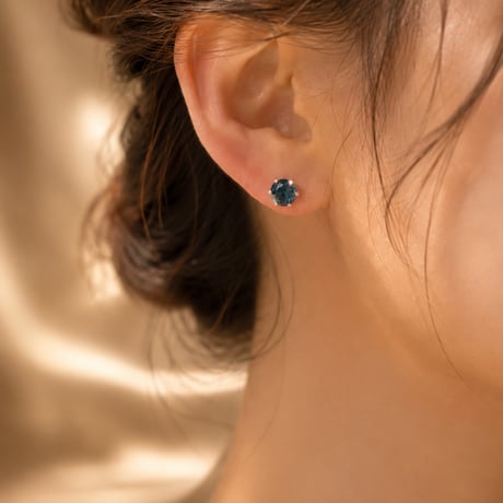 ブルーダイヤモンドピアス　PT900