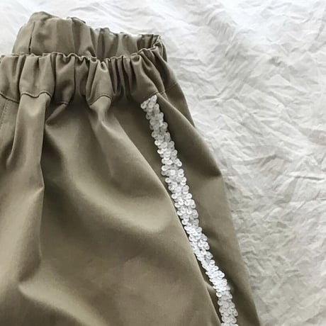 チノベージュ×白スパンコール　サルエルパンツ
