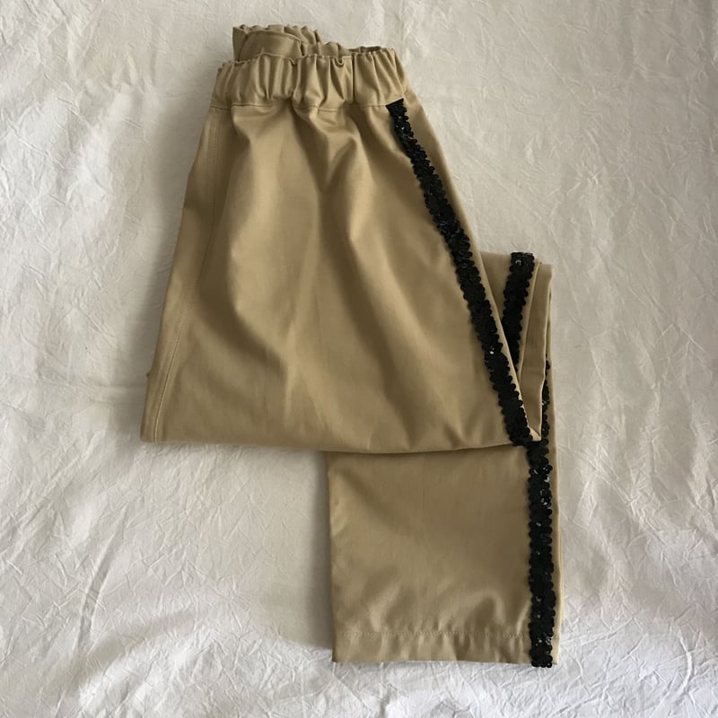 チノベージュ×黒スパンコール サルエルパンツ | TEO