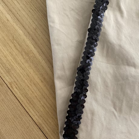 チノベージュ×スパンコール黒　バルーン