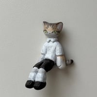 座る猫