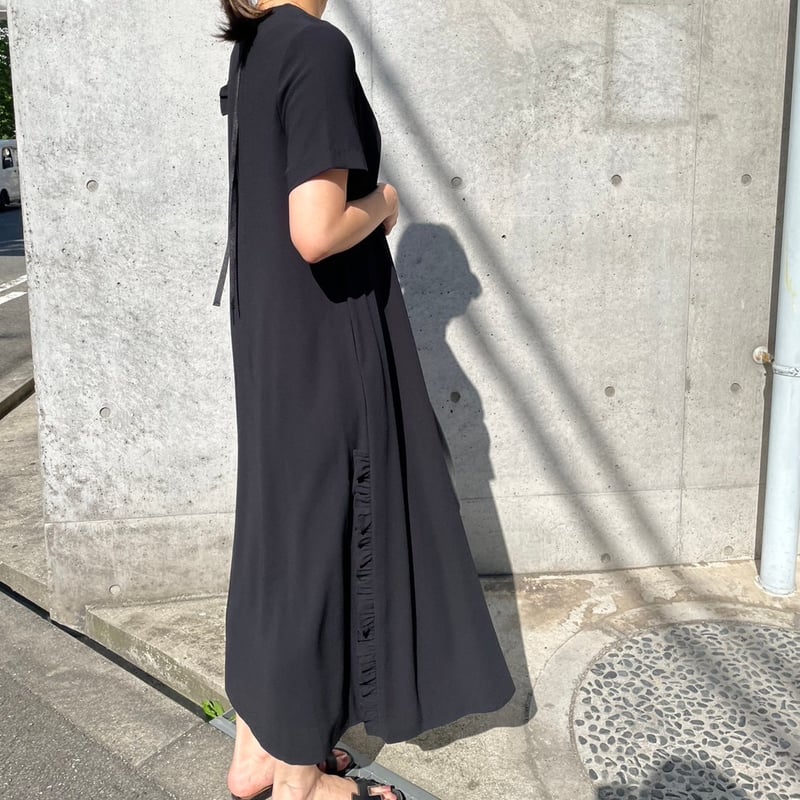 プチフリルシンプルAライン半袖マキシワンピース(ブラック 