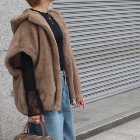 最終値下げ　人気完売カラー　myine ボリュームヘムブルゾン　ホワイト セール】存在感抜群のボリュームソール。厚底 ワイドレース