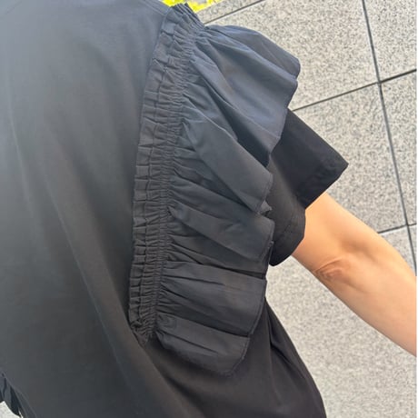 ショルダーフリルデザインTシャツ(ブラック)
