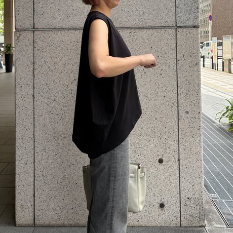 【接触冷感】アシメ立体ラウンドヘムカットソー(ブラック)
