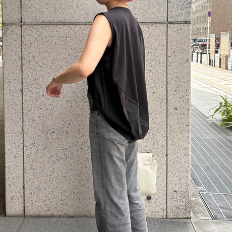 【接触冷感】アシメ立体ラウンドヘムカットソー(ブラック)