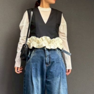 前後2WAY裾フリルベスト(ブラック) | myinemy's STORE