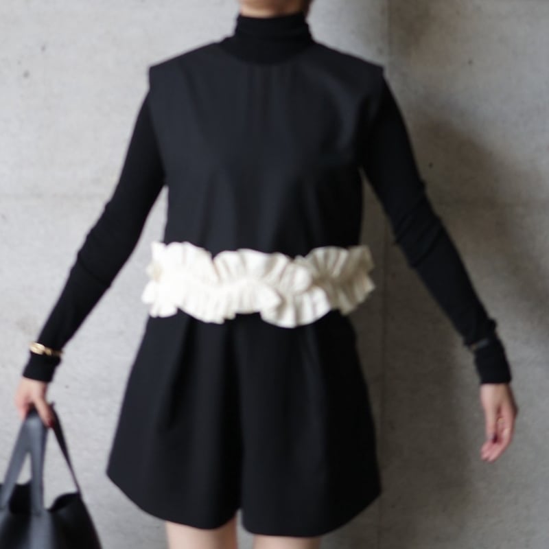 前後2WAY裾フリルベスト(ブラック) | myinemy's STORE