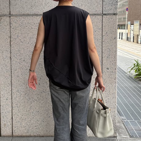 【接触冷感】アシメ立体ラウンドヘムカットソー(ブラック)