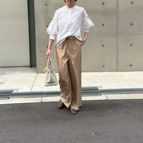 ノーカラーデザインスリーブシャツ(ホワイト)